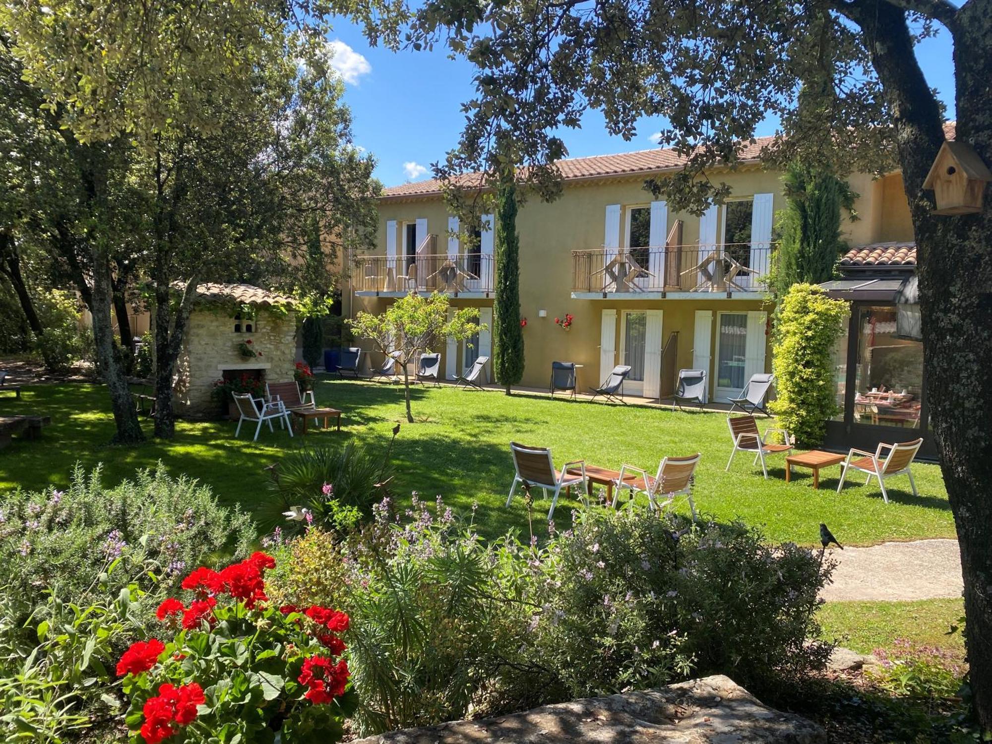 Logis La Bastide De Grignan Hotel & Restaurant "La Chenaie" Exterior foto